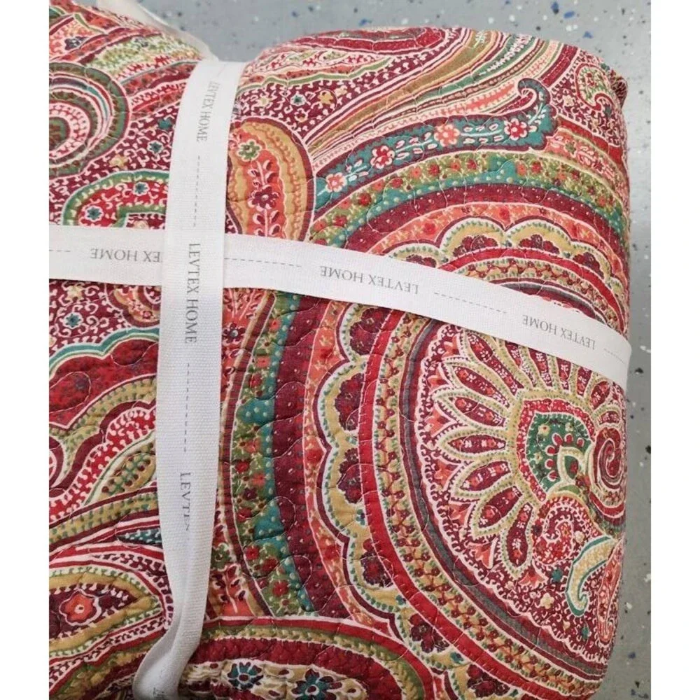 Levtex Home Spruce Paisley Reversible Quilt Set Unisex King Size Red